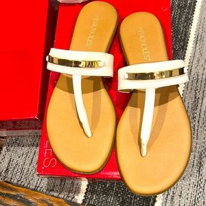 AEROSOLES On the Chlock white and gold sandals size 8